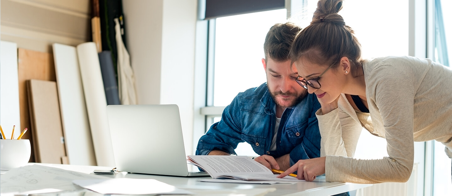 couple-looking-at-notebook-banner